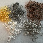 Spojovací kroužky 4mm silné 0,7mm, více barev