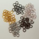 Spojovací kroužky 5 mm silné 0,7 mm, více barev