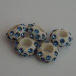 Velkodírková PANDORA, plast se zirkonky - azurově modrá